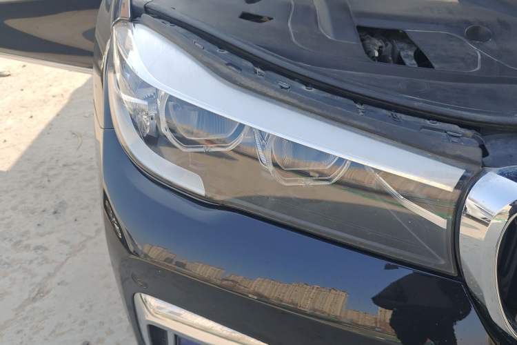 Used BMW 7 Series 2018 730Li Luxury Edition M Sport Package Right Front Headlight