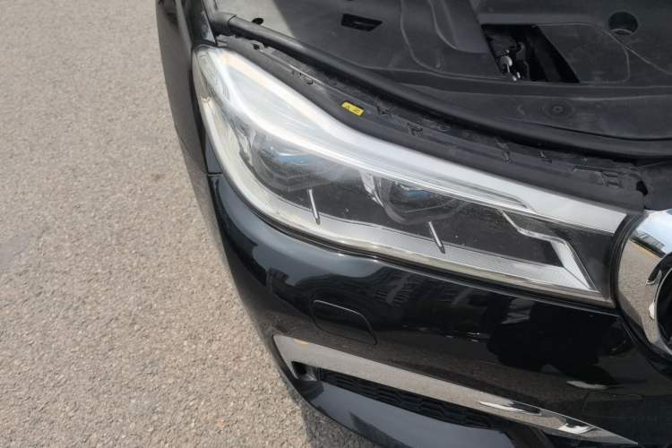 Used BMW 7 Series 2018 740Li xDrive Luxury Edition M Sport Package Right Front Headlight