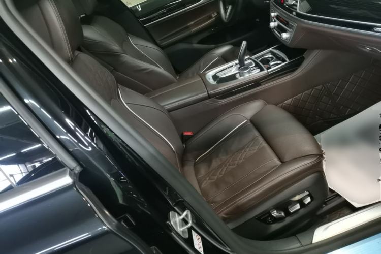 Used BMW 7 Series 2018 740Li M Sport Package Leading Model Right Front Seat