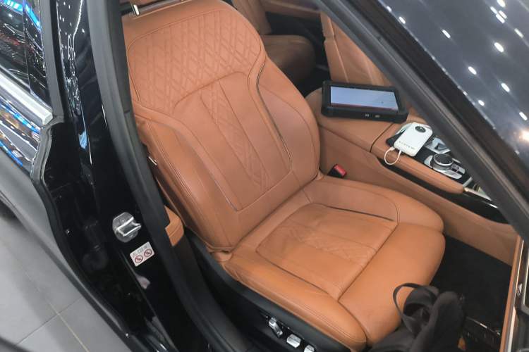 Used BMW 7 Series 2018 730Li Luxury Edition M Sport Package Right Front Seat