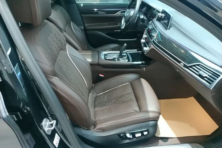 Used BMW 7 Series 2018 730Li Luxury Edition M Sport Package Right Front Seat