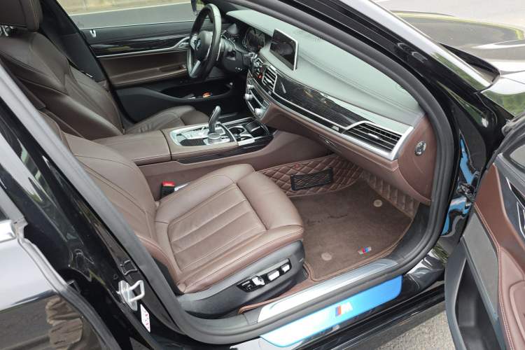 Used BMW 7 Series 2018 730Li Leading Model M Sport Package Right Front Seat