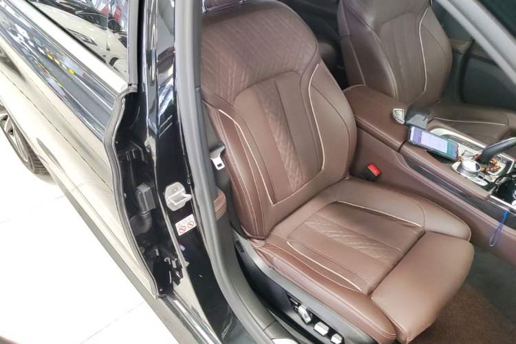 Used BMW 7 Series 2018 730Li Luxury Edition M Sport Package Right Front Seat