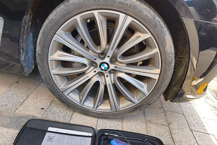 Used BMW 7 Series 2018 740Li Leading Model Excellence Package Right Front Wheel Hub