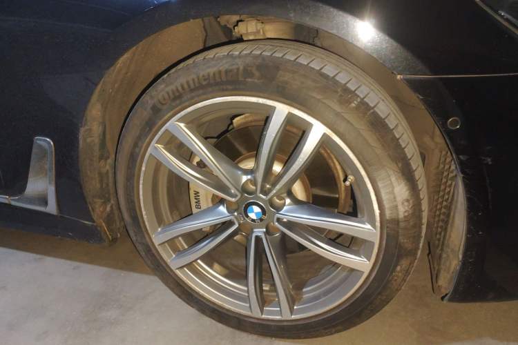Used BMW 7 Series 2018 730Li Luxury Edition M Sport Package Right Front Wheel Hub