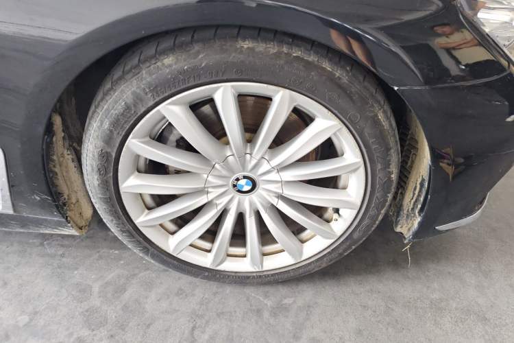 Used BMW 7 Series 2018 730Li Leading Model Excellence Package Right Front Wheel Hub