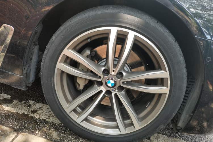 Used BMW 7 Series 2018 730Li Luxury Edition M Sport Package Right Front Wheel Hub