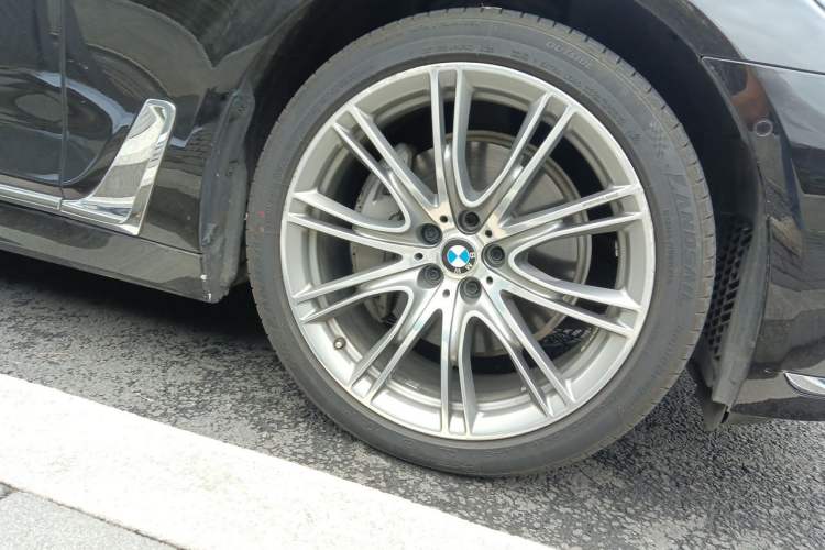 Used BMW 7 Series 2018 740Li xDrive Luxury Edition Excellence Package Right Front Wheel Hub