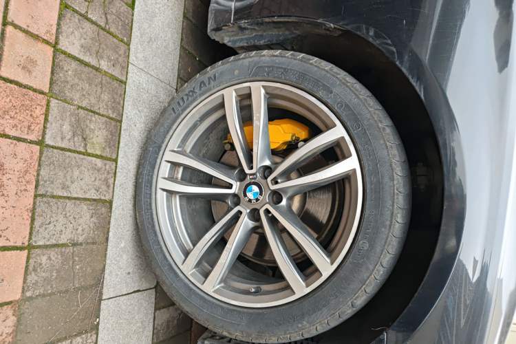 Used BMW 7 Series 2018 730Li Leading Model M Sport Package Right Front Wheel Hub