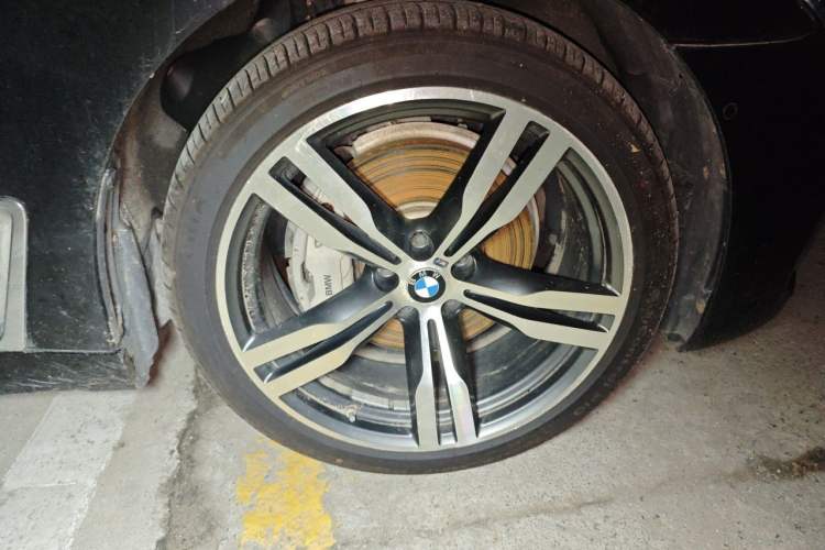 Used BMW 7 Series 2018 740Li xDrive Luxury Edition M Sport Package Right Front Wheel Hub