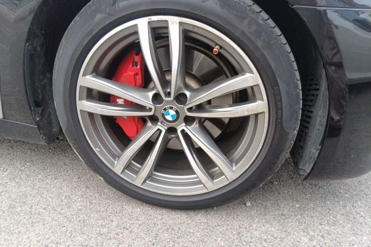 Used BMW 7 Series 2018 730Li Leading Model M Sport Package Right Front Wheel Hub