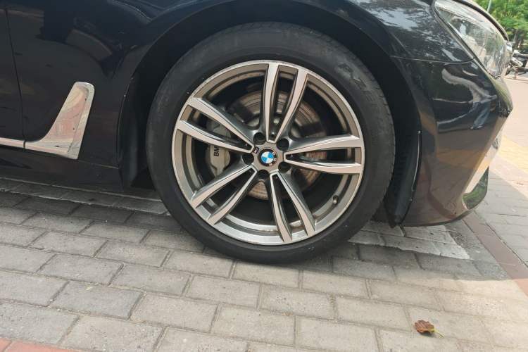 Used BMW 7 Series 2018 730Li Leading Model M Sport Package Right Front Wheel Hub
