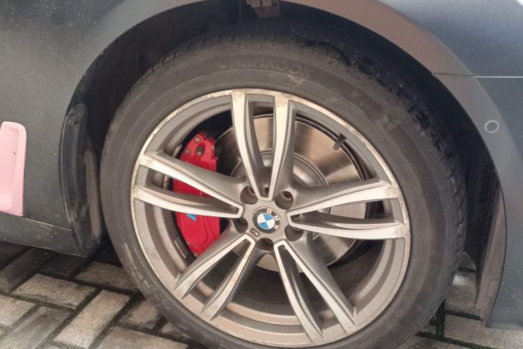Used BMW 7 Series 2018 730Li Leading Model M Sport Package Right Front Wheel Hub