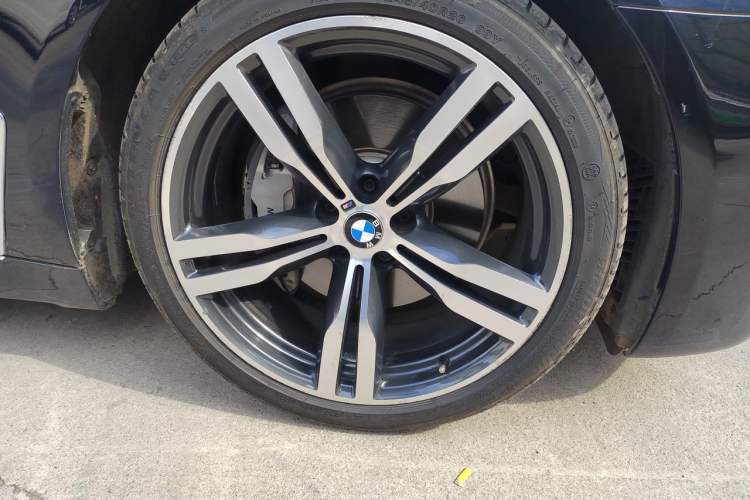 Used BMW 7 Series 2018 740Li M Sport Package Leading Model Right Front Wheel Hub