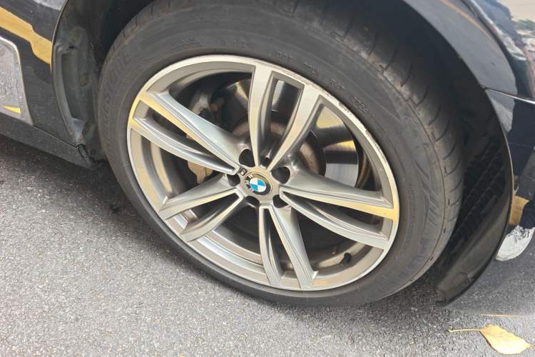 Used BMW 7 Series 2018 730Li Leading Model M Sport Package Right Front Wheel Hub