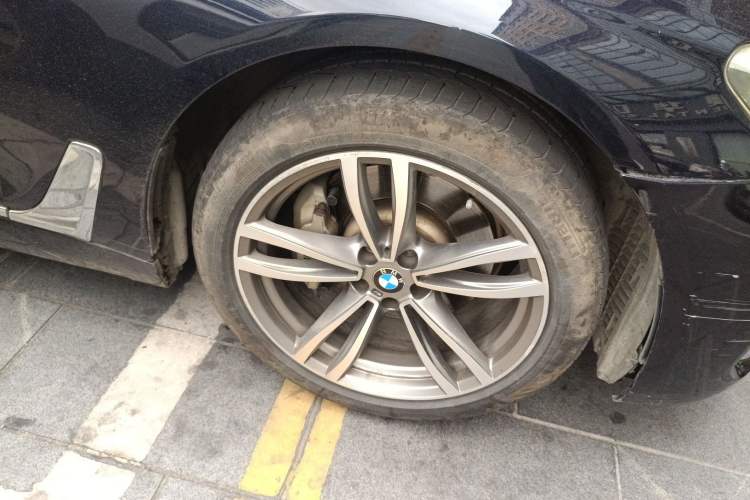 Used BMW 7 Series 2018 730Li Leading Model M Sport Package Right Front Wheel Hub