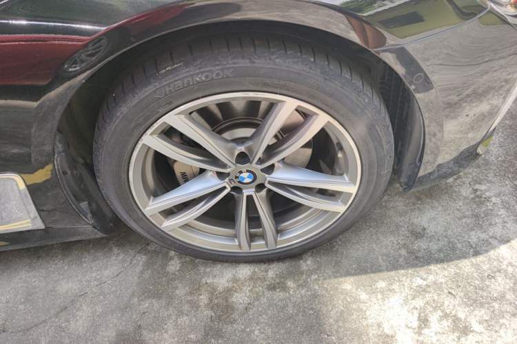 Used BMW 7 Series 2018 730Li Luxury Edition M Sport Package Right Front Wheel Hub