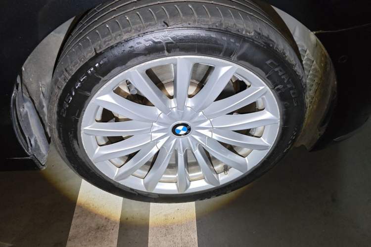 Used BMW 7 Series 2018 730Li Leading Model Excellence Package Right Front Wheel Hub