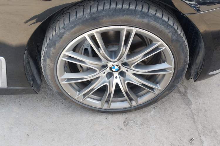 Used BMW 7 Series 2018 740Li xDrive Luxury Edition Excellence Package Right Front Wheel Hub