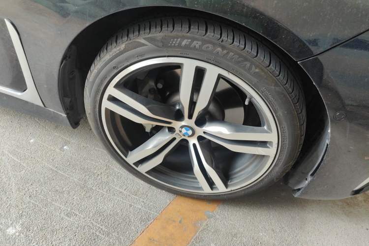 Used BMW 7 Series 2018 730Li Leading Model M Sport Package Right Front Wheel Hub