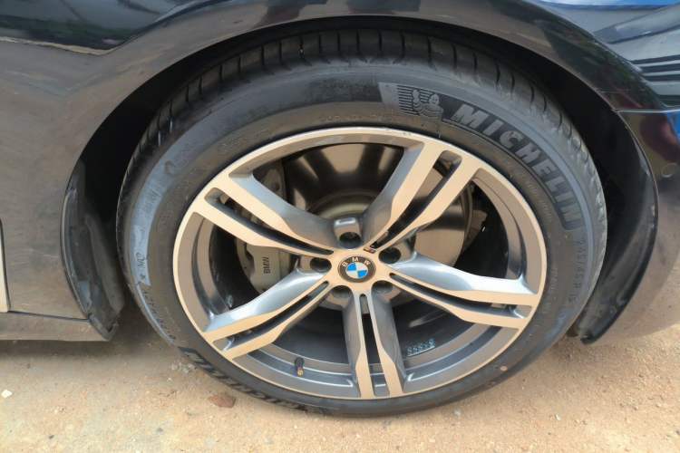 Used BMW 7 Series 2018 740Li M Sport Package Leading Model Right Front Wheel Hub