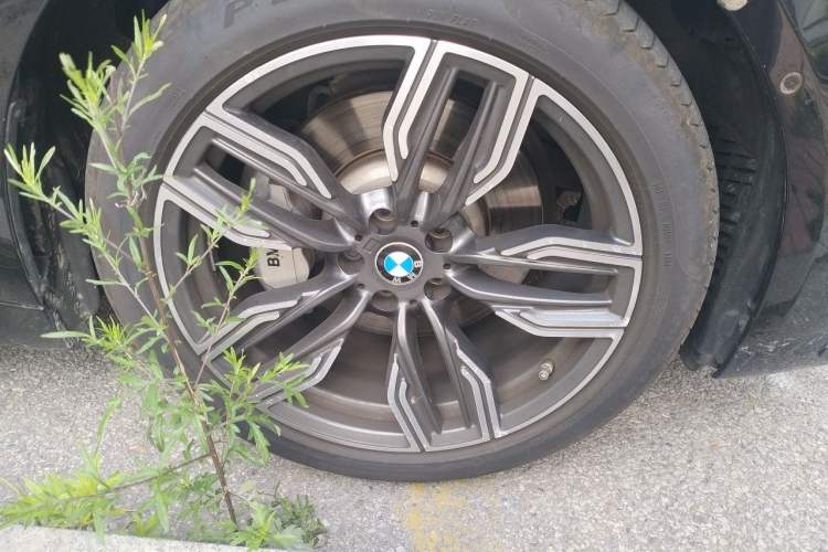 Used BMW 7 Series 2018 730Li Luxury Edition M Sport Package Right Front Wheel Hub