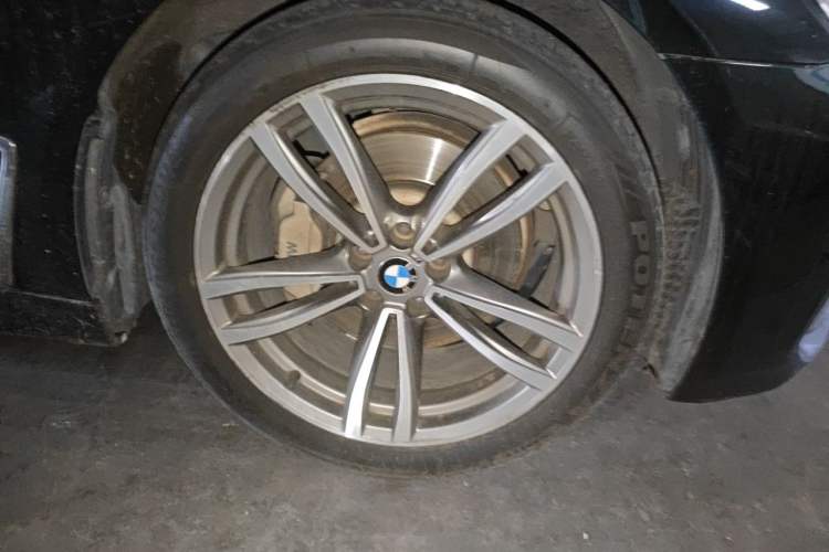 Used BMW 7 Series 2018 730Li Leading Model M Sport Package Right Front Wheel Hub