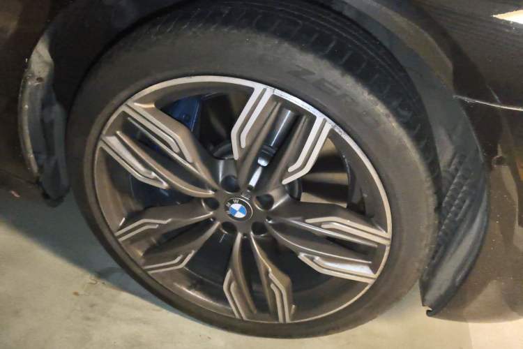 Used BMW 7 Series 2018 M760Li xDrive Right Front Wheel Hub