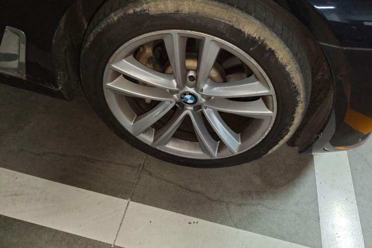 Used BMW 7 Series 2018 730Li Luxury Model Excellence Package Right Front Wheel Hub