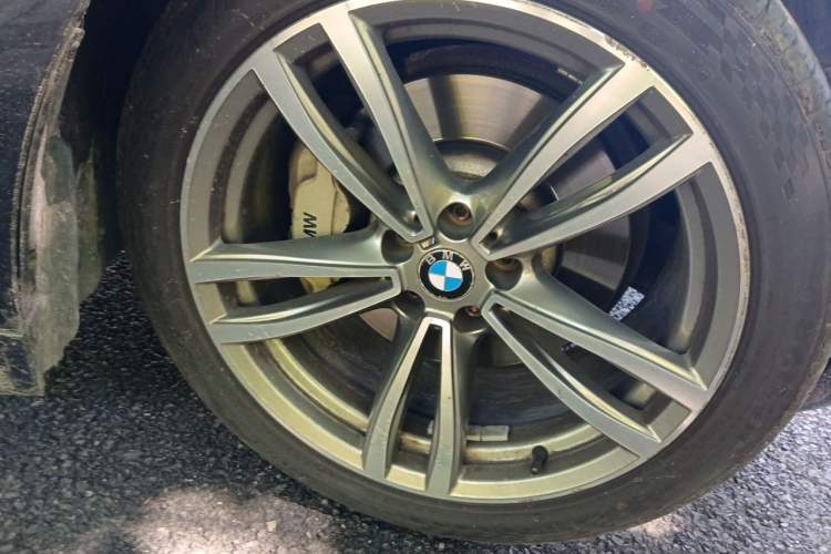 Used BMW 7 Series 2018 730Li Luxury Edition M Sport Package Right Front Wheel Hub
