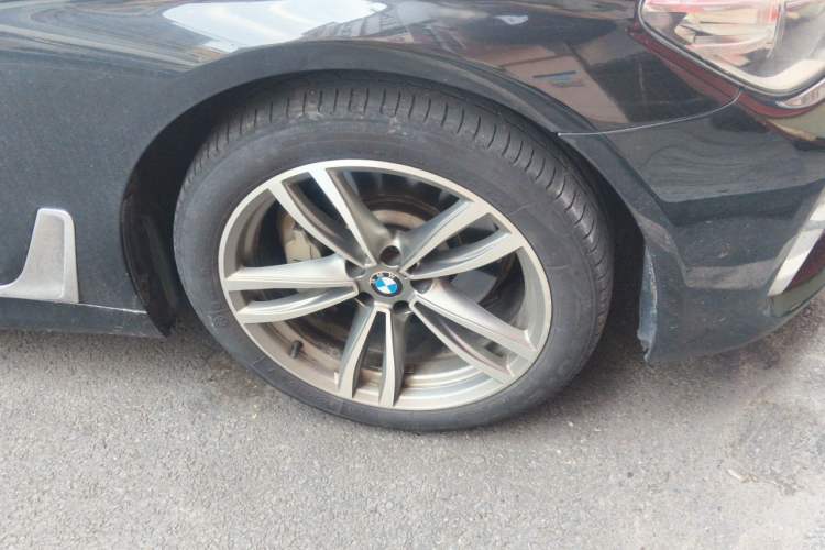 Used BMW 7 Series 2018 730Li Leading Model M Sport Package Right Front Wheel Hub