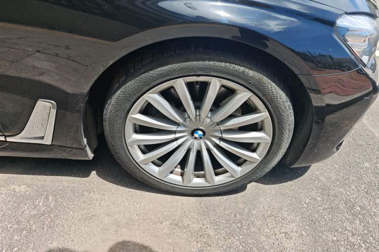 Used BMW 7 Series 2018 730Li Leading Model M Sport Package Right Front Wheel Hub