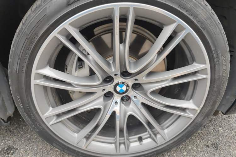 Used BMW 7 Series 2018 740Li Leading Model Excellence Package Right Front Wheel Hub