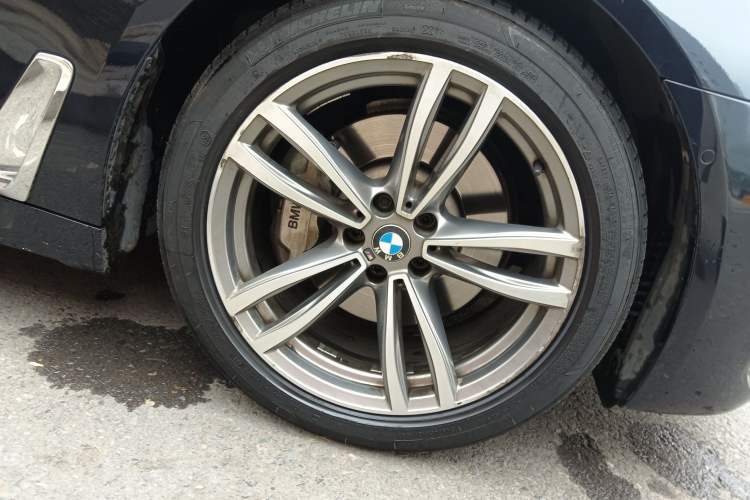 Used BMW 7 Series 2018 730Li Luxury Edition M Sport Package Right Front Wheel Hub