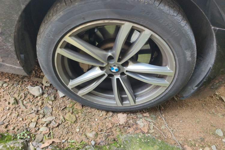 Used BMW 7 Series 2018 730Li Leading Model M Sport Package Right Front Wheel Hub