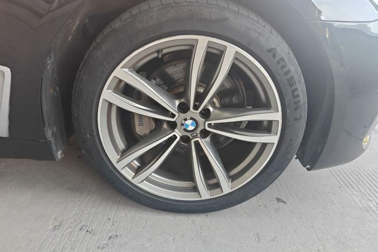 Used BMW 7 Series 2018 730Li Leading Model Excellence Package Right Front Wheel Hub
