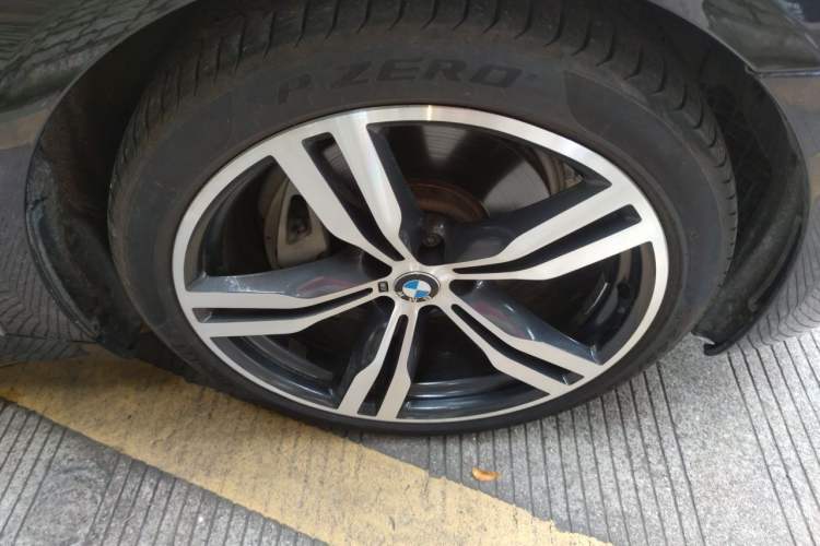 Used BMW 7 Series 2018 740Li M Sport Package Leading Model Right Front Wheel Hub