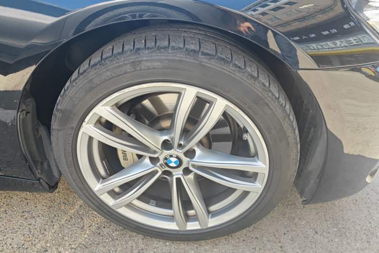 Used BMW 7 Series 2018 730Li Leading Model M Sport Package Right Front Wheel Hub