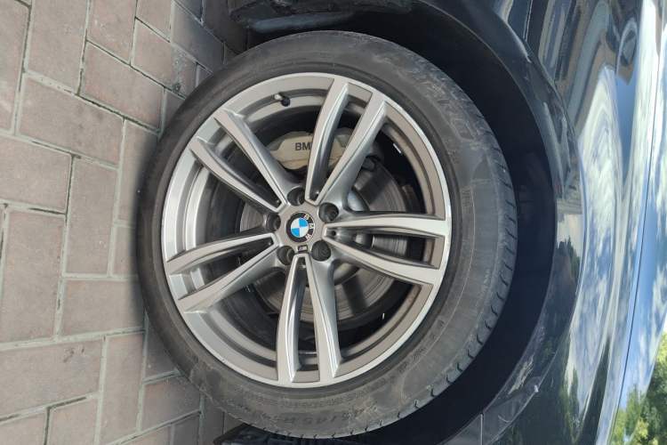Used BMW 7 Series 2018 730Li Luxury Edition M Sport Package Right Front Wheel Hub