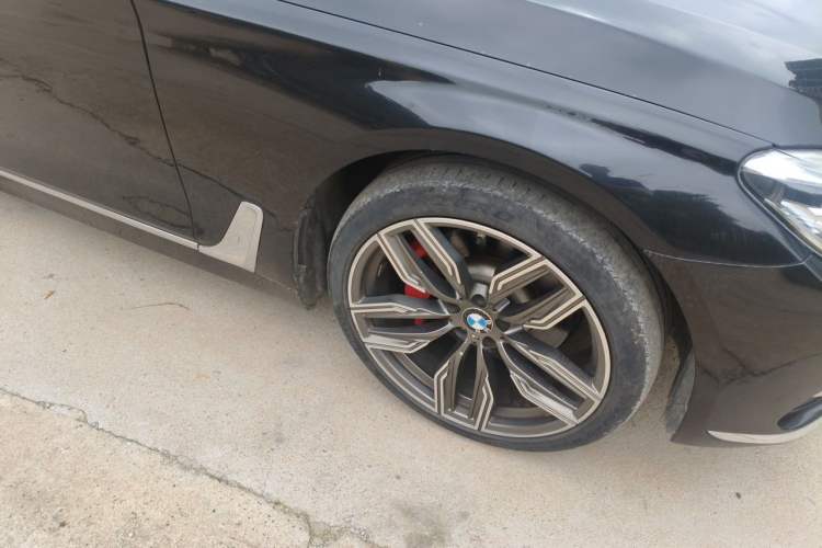 Used BMW 7 Series 2018 730Li Luxury Model Excellence Package Right Front Wheel Hub
