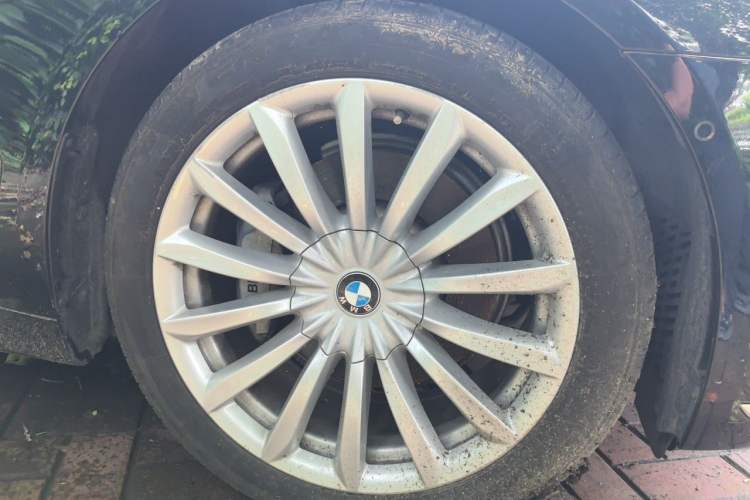 Used BMW 7 Series 2018 730Li Leading Model Excellence Package Right Front Wheel Hub