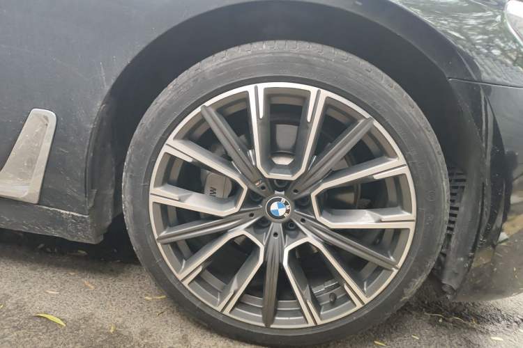 Used BMW 7 Series 2018 730Li Luxury Edition M Sport Package Right Front Wheel Hub