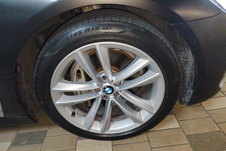 Used BMW 7 Series 2018 740Li xDrive Luxury Edition M Sport Package Right Front Wheel Hub
