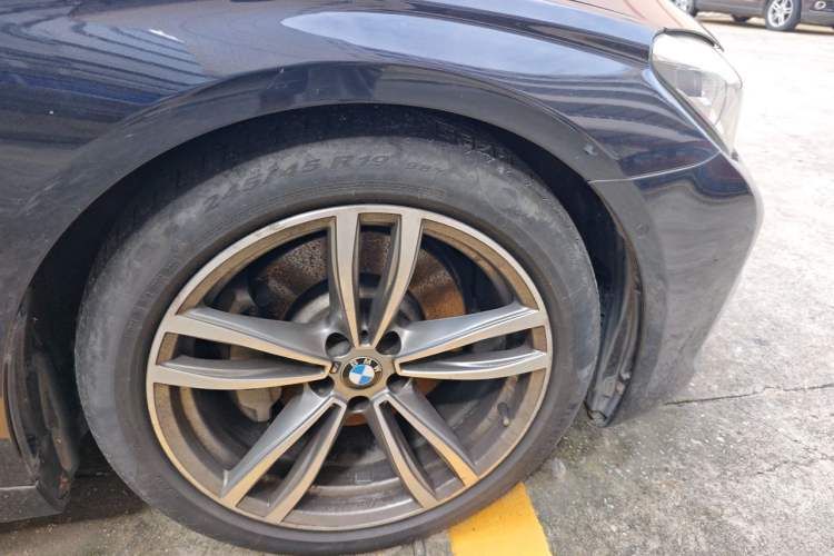 Used BMW 7 Series 2018 730Li Luxury Edition M Sport Package Right Front Wheel Hub