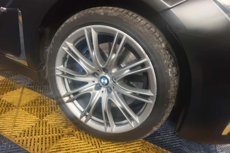 Used BMW 7 Series 2018 740Li xDrive Luxury Edition M Sport Package Right Front Wheel Hub