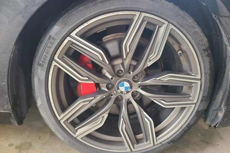 Used BMW 7 Series 2018 730Li Luxury Model Excellence Package Right Front Wheel Hub