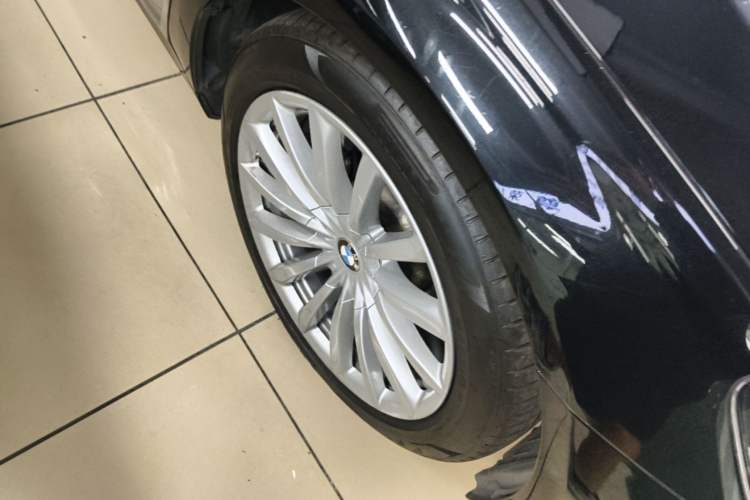 Used BMW 7 Series 2018 730Li Leading Model Excellence Package Right Front Wheel Hub