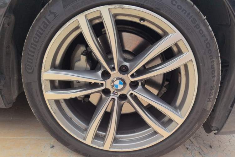 Used BMW 7 Series 2018 730Li Luxury Edition M Sport Package Right Front Wheel Hub