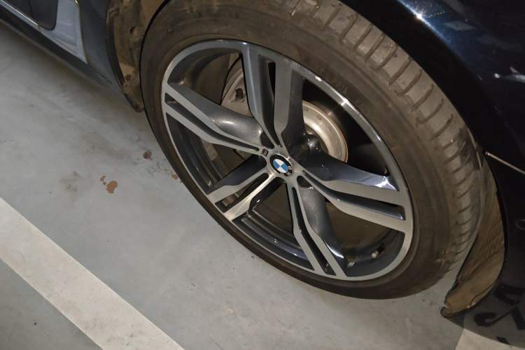 Used BMW 7 Series 2018 740Li M Sport Package Leading Model Right Front Wheel Hub