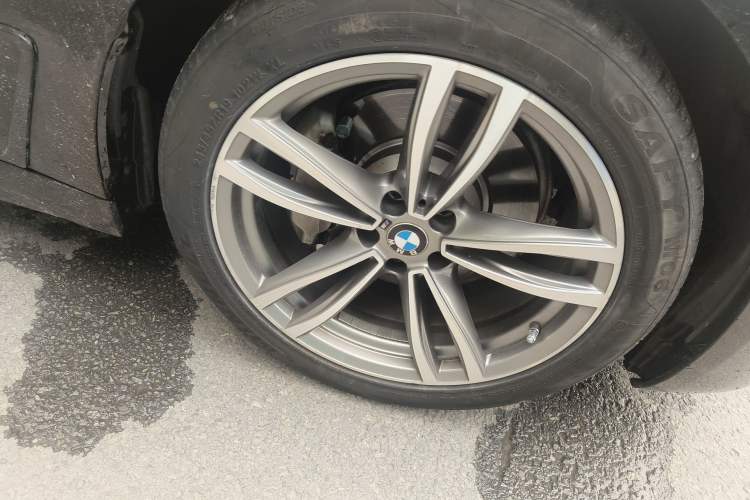 Used BMW 7 Series 2018 730Li Luxury Edition M Sport Package Right Front Wheel Hub